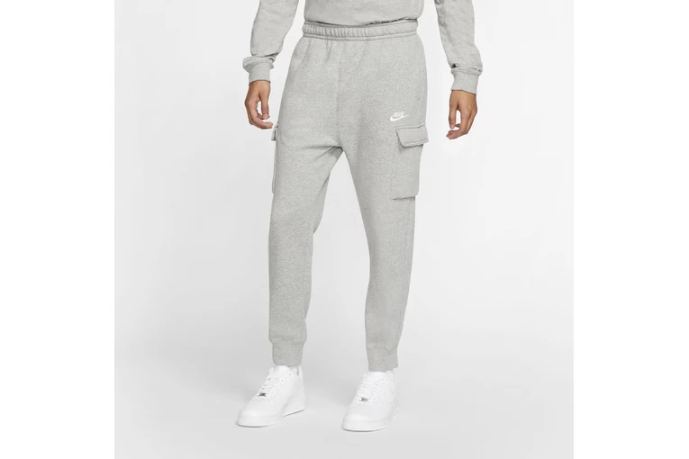 Nike Club Fleece Traininsbroek Grijs/wit Heren 1 Nike Club Fleece Traininsbroek Grijs/wit Heren
