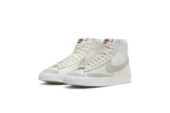 Nike Blazer Mid '77 Sneaker Sail/light Bone Dames -Koop de nieuwe sportmode. 37101903 3