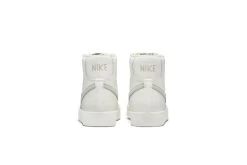 Nike Blazer Mid '77 Sneaker Sail/light Bone Dames -Koop de nieuwe sportmode. 37101903 5