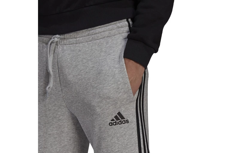 Adidas Essentials Fleece Fitted 3-Stripes Broek Medium Grey Heather Dames 5 Adidas Essentials Fleece Fitted 3-Stripes Broek Medium Grey Heather Dames - Afbeelding 5